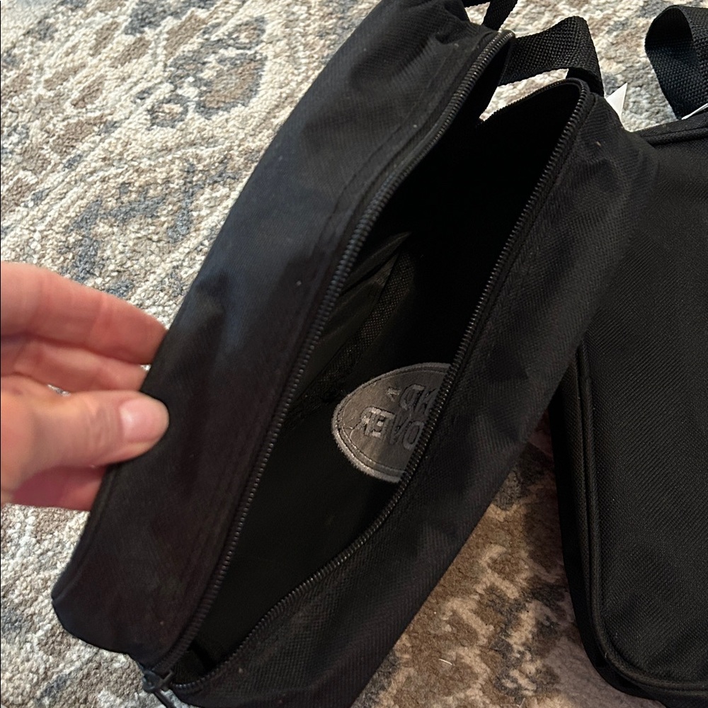 Set of 2 Land Rover bags for car care items - Picture 3 of 4